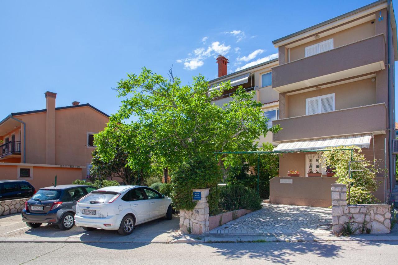 Apartment Rajci Cres Exterior photo
