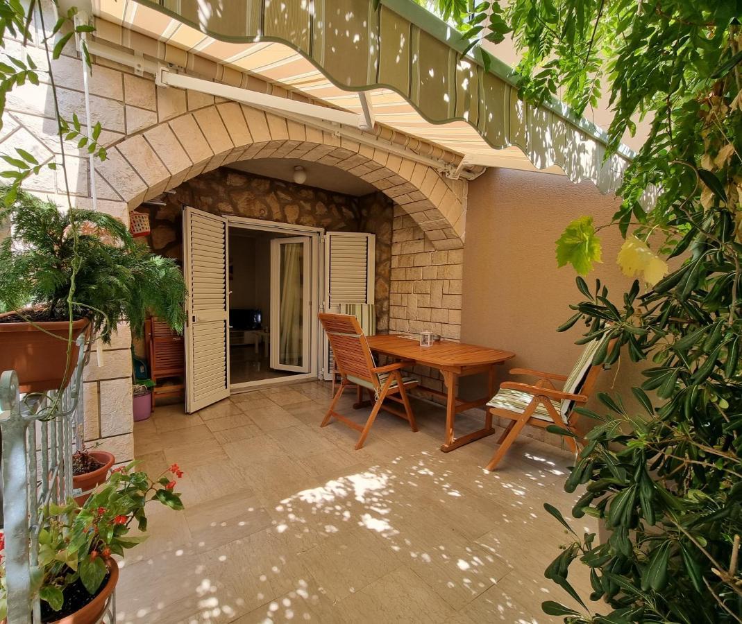 Apartment Rajci Cres Exterior photo